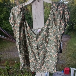 NWT No Boundaries Floral Green Women's Crop Top
